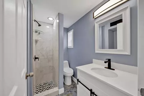 Bath - 339 Abbott St, Springfield, MA 01118 photo 1 of 3
