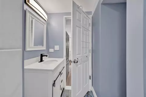 Bath - 339 Abbott St, Springfield, MA 01118 photo 3 of 3