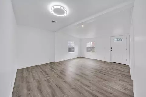 Living - 339 Abbott St, Springfield, MA 01118 photo 1 of 1