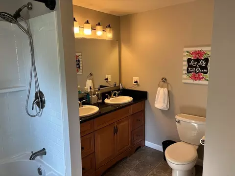 77 8th Ave, Chicopee, MA 01020 photo 28