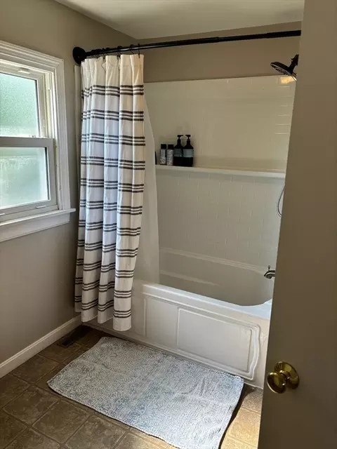77 8th Ave, Chicopee, MA 01020 photo 27