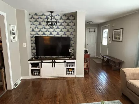 77 8th Ave, Chicopee, MA 01020 photo 14