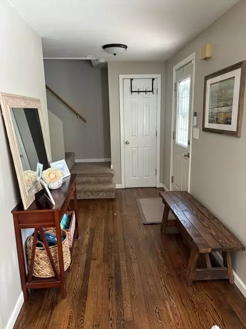 77 8th Ave, Chicopee, MA 01020 photo 5