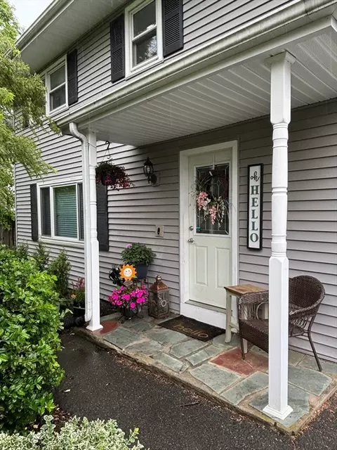 77 8th Ave, Chicopee, MA 01020