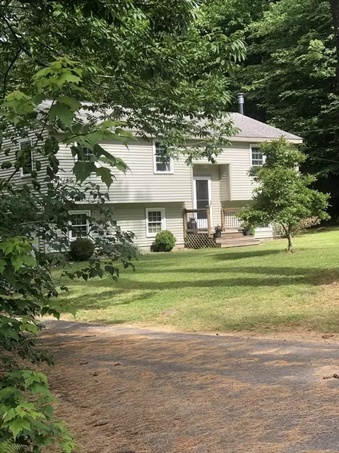 30 Mystery Ln, Phillipston, MA 01331