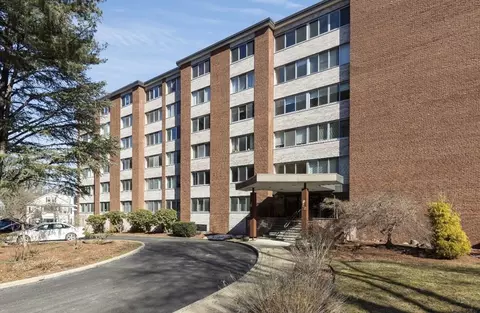 22 Chestnut Pl #206, Brookline, MA 02445