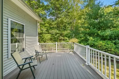 2 Eagles Cir, Berkley, MA 02779 photo 5