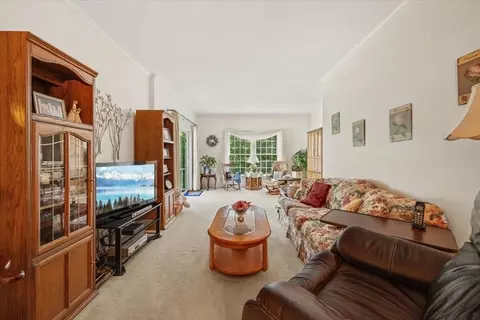 2 Eagles Cir, Berkley, MA 02779 photo 8