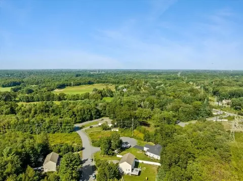 2 Eagles Cir, Berkley, MA 02779 photo 39