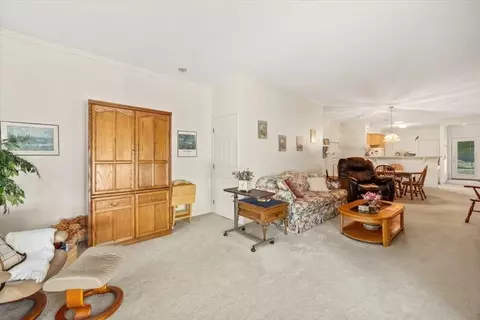 2 Eagles Cir, Berkley, MA 02779 photo 9