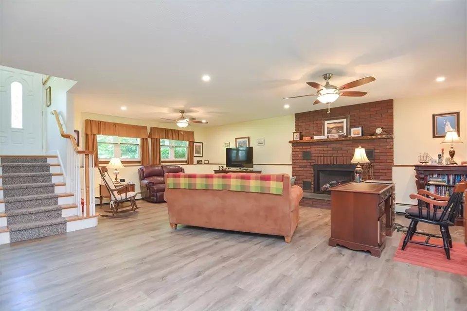 Living - 115 Highcrest Rd, Fall River, MA 02720 photo 5 of 6