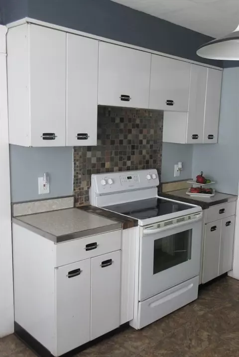 Kitchen - 79-81 Silver St, Springfield, MA 01107 photo 3 of 6