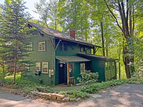 18 West Ln, Northfield, MA 01360