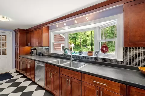 55 Robert Rd, Marblehead, MA 01945 photo 9