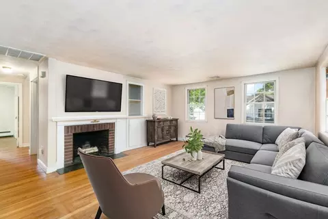 21 Summer Ave, Reading, MA 01867 photo 3