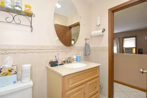 Bath - 181 Belmont St, Everett, MA 02149 photo 3 of 3