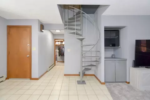 Entry Way - 181 Belmont St, Everett, MA 02149 photo 3 of 4