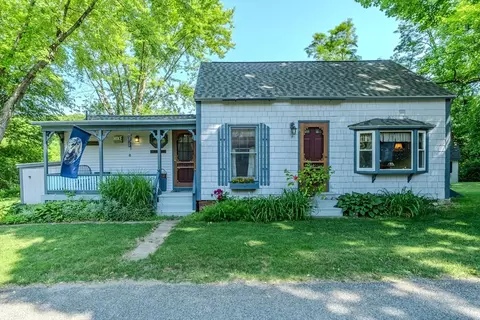 7 Hatfield Rd, Williamsburg, MA 01039