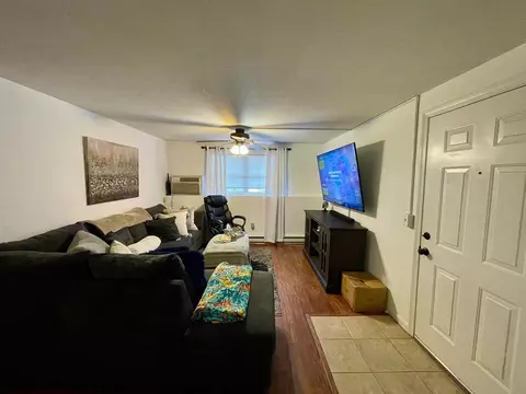3 Maple Crest Cir #B, Holyoke, MA 01040