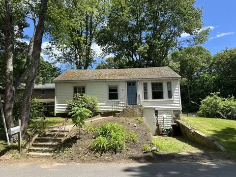 32 Central Ave, Hamilton, MA 01982