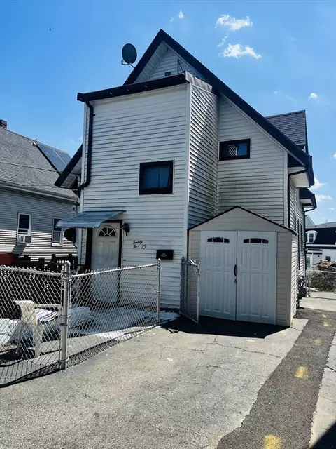 25 Acorn St, Lynn, MA 01902