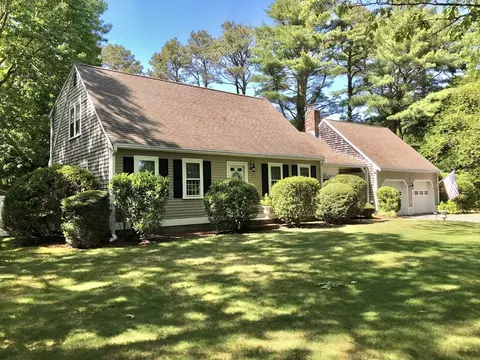 11 Anchor Dr, Plymouth, MA 02360
