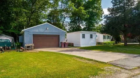 74 Pembroke Ave, Acushnet, MA 02743