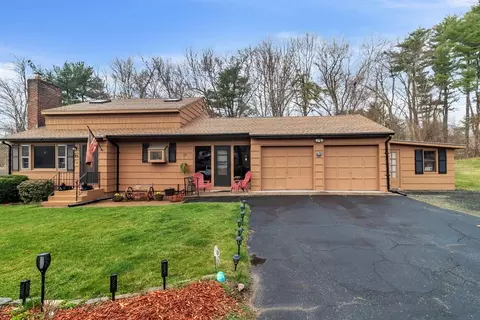 15 Cyd Alan St, Palmer, MA 01069