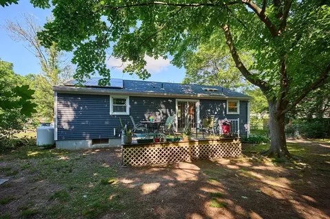 38 Peloquin Dr, Easthampton, MA 01027 photo 2