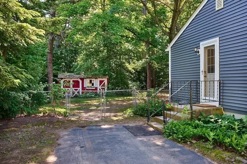 38 Peloquin Dr, Easthampton, MA 01027 photo 5