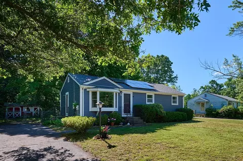 38 Peloquin Dr, Easthampton, MA 01027