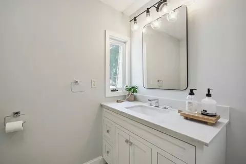 693 E 8th St #2, Boston, MA 02127 photo 28