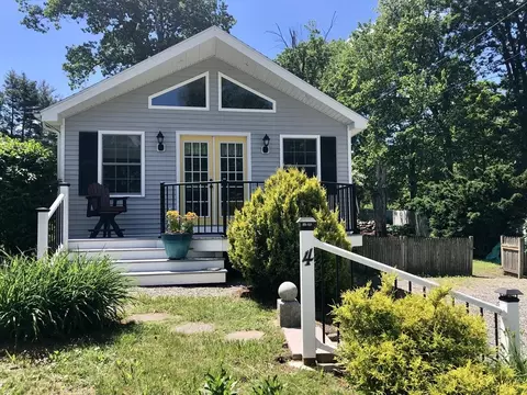 4 Lakeshore, Wales, MA 01081