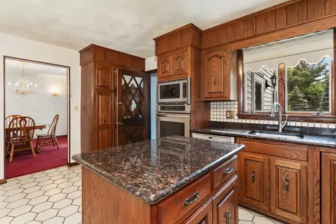 Kitchen - 6 Pine Tree Dr, Saugus, MA 01906 photo 3 of 4