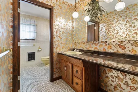 Bath - 6 Pine Tree Dr, Saugus, MA 01906 photo 3 of 3