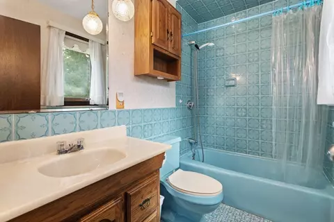 Bath - 6 Pine Tree Dr, Saugus, MA 01906 photo 2 of 3