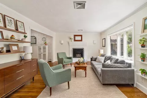 6 Hackensack Ter, Boston College, MA 02467