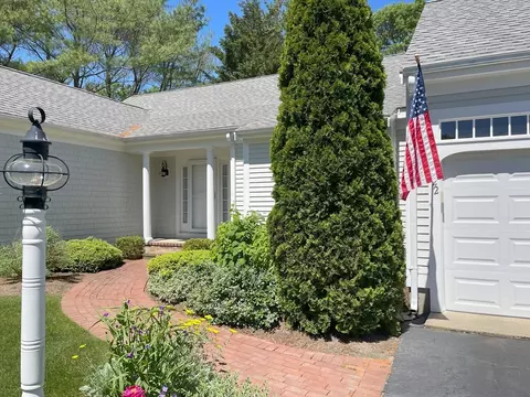 122 Falling Leaf Ln, Barnstable, MA 02655