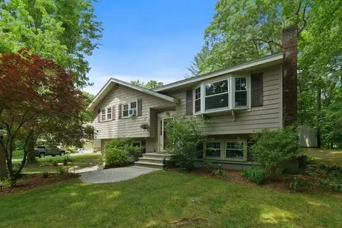 171 Patricia Dr, Tewksbury, MA 01876