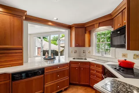 137 Atlantic Ave, Marblehead, MA 01945 photo 8