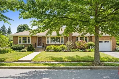 72 Fales St, Worcester, MA 01606