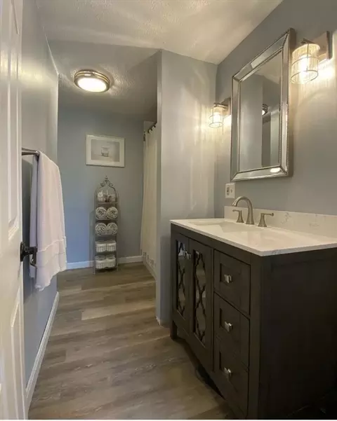 Bath - 56 Neck Rd, Lancaster, MA 01523 photo 3 of 8