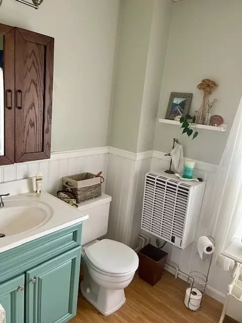Bath - 56 Neck Rd, Lancaster, MA 01523 photo 5 of 8
