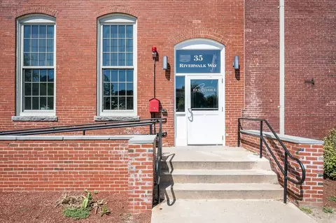 35 Riverwalk Way #R306, Lowell, MA 01854