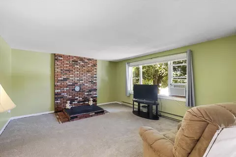 187 North St, Ware, MA 01082 photo 4