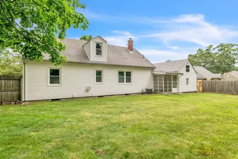 Exterior - 97 Old Brook Rd, Springfield, MA 01118 photo 6 of 7