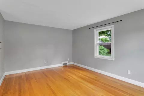 Living - 97 Old Brook Rd, Springfield, MA 01118 photo 4 of 4