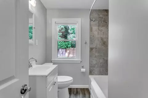 Bath - 97 Old Brook Rd, Springfield, MA 01118 photo 1 of 2