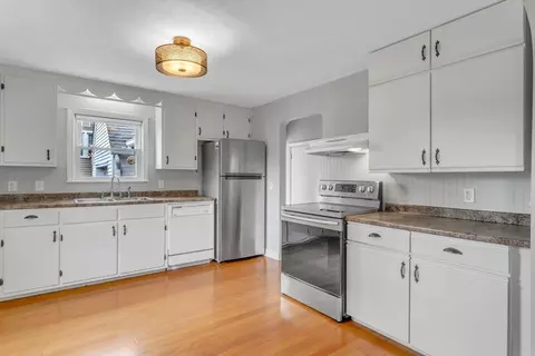 Kitchen - 97 Old Brook Rd, Springfield, MA 01118 photo 3 of 4