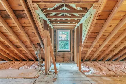 Entry Way - 97 Old Brook Rd, Springfield, MA 01118 photo 3 of 4